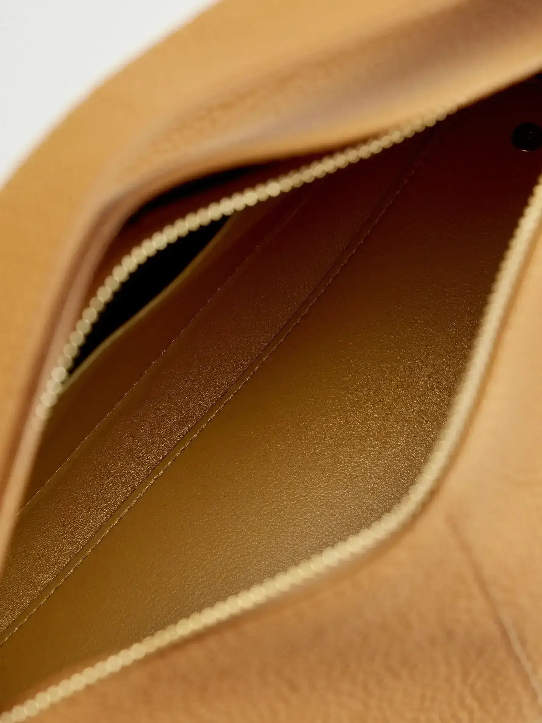 Deutza Drippa Roof Bag Tam Damarlı Deri Şık Omuz Çantası