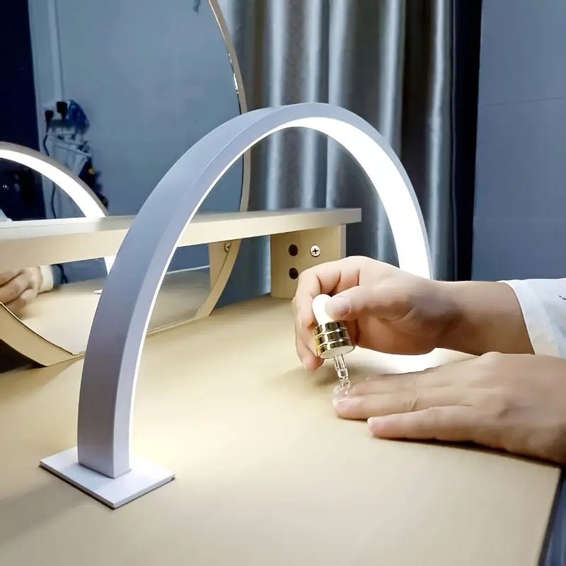 Ay Şeklinde LED Masa Lambası - Ayarlanabilir Parlaklık ve Sıcaklık - MAKKA