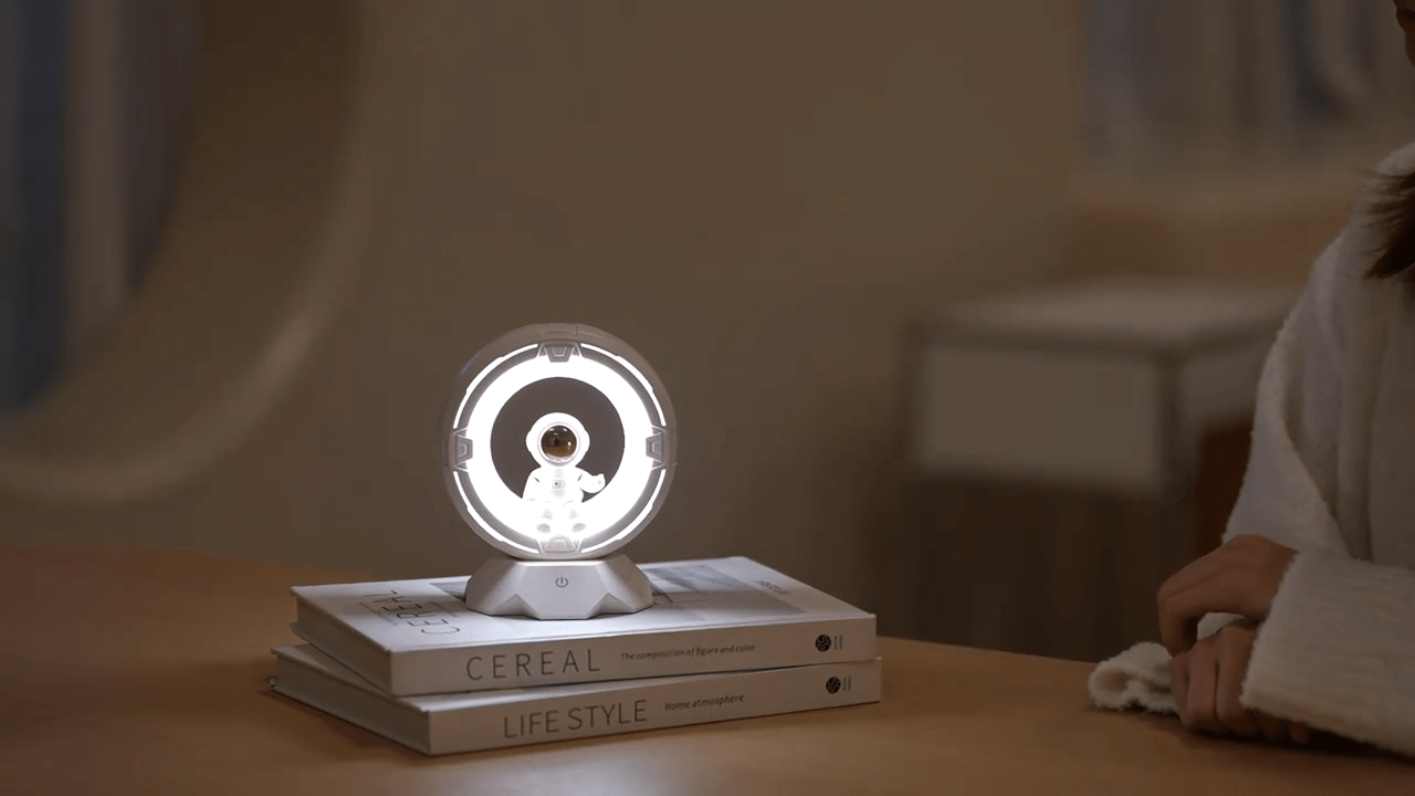 Dokunmatik Ayarlı Astronot Gece Lambası 4 Kademeli Parlaklık Dekoratif Masaüstü - MAKKA