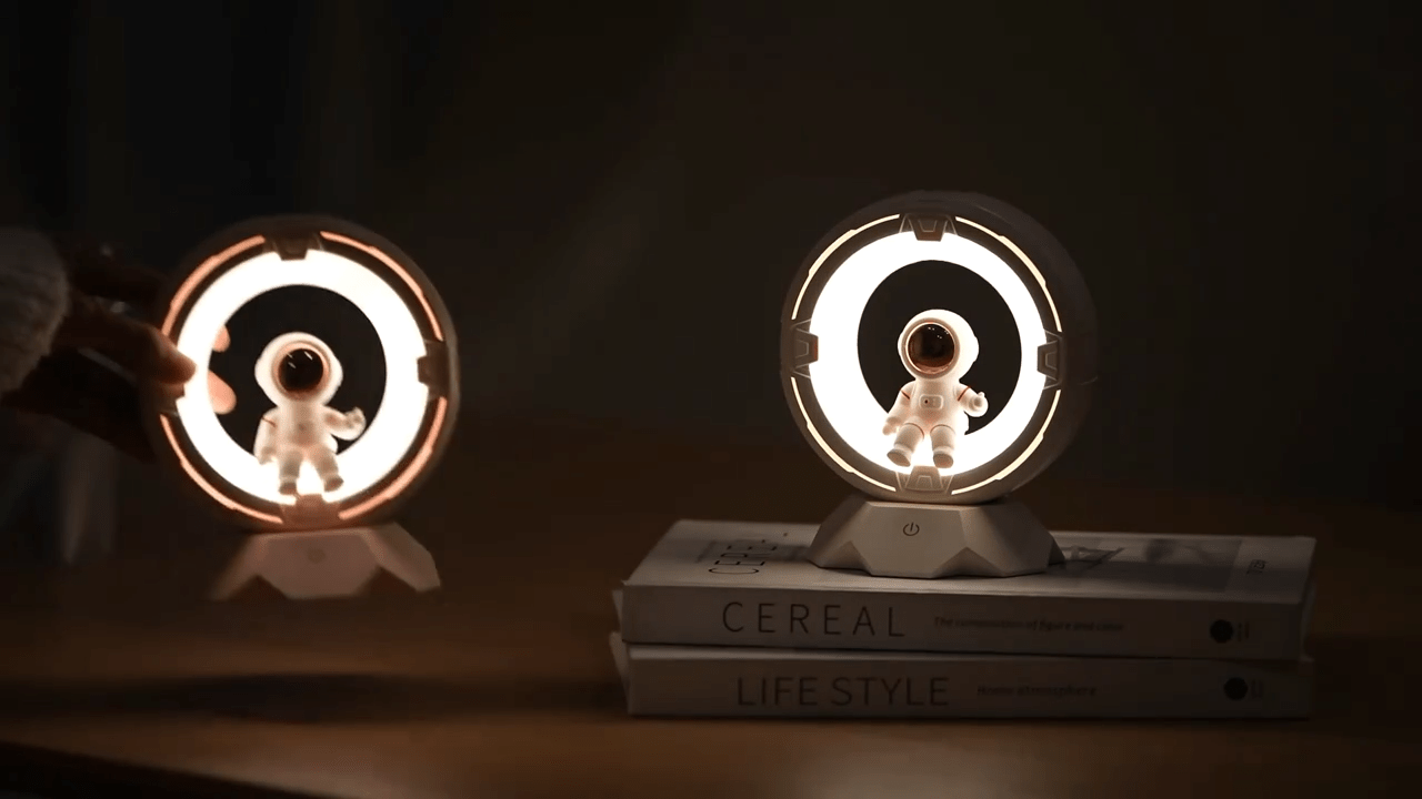 Dokunmatik Ayarlı Astronot Gece Lambası 4 Kademeli Parlaklık Dekoratif Masaüstü - MAKKA