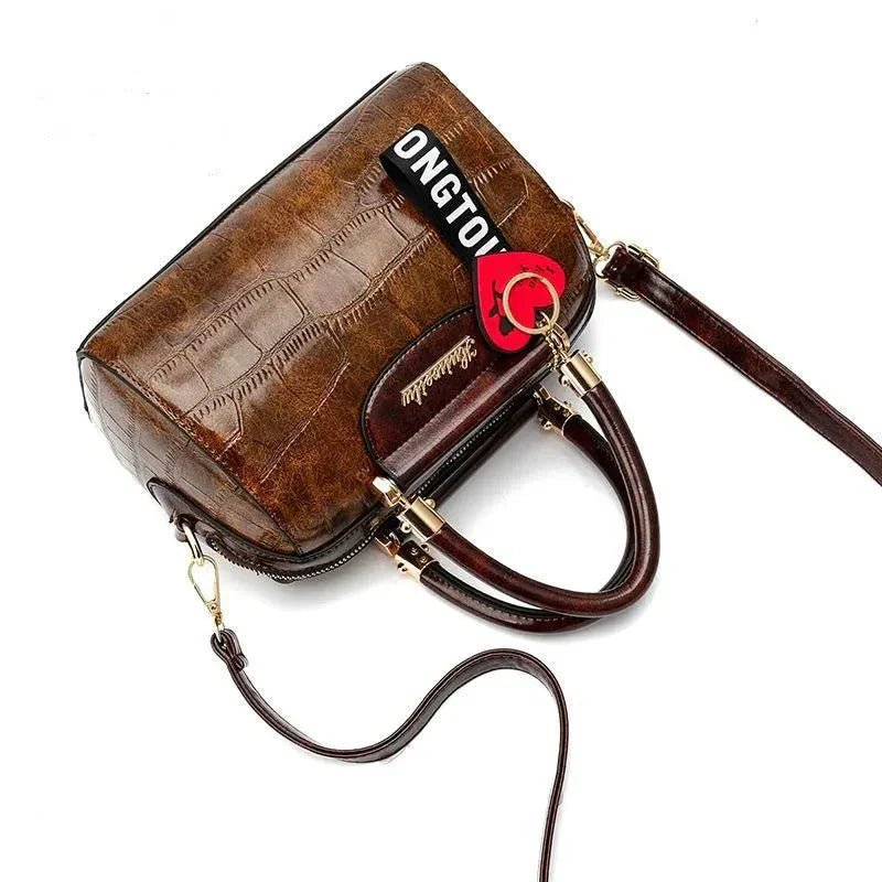 Kadın Deri Crossbody Çanta - Ayarlanabilir Askılı, Fermuarlı, Kompakt - MAKKA