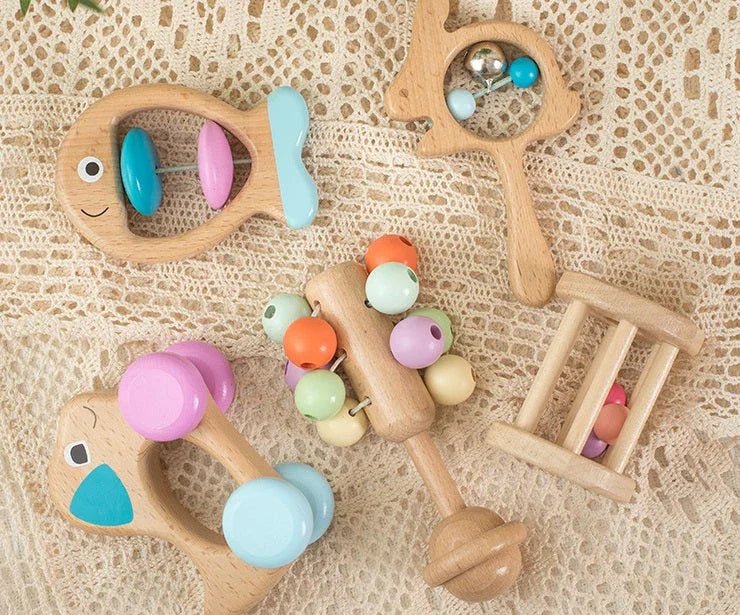 Montessori Yenidoğan Hediye Seti Ahşap Oyuncaklar ve Bez Seti - MAKKA