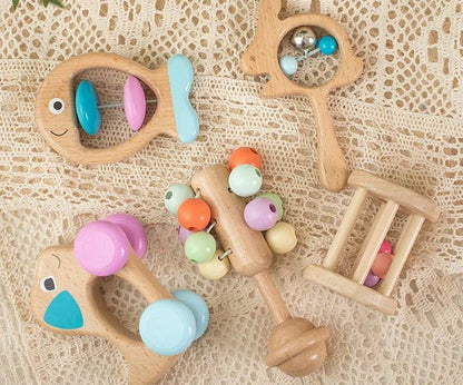 Montessori Yenidoğan Hediye Seti Ahşap Oyuncaklar ve Bez Seti - MAKKA