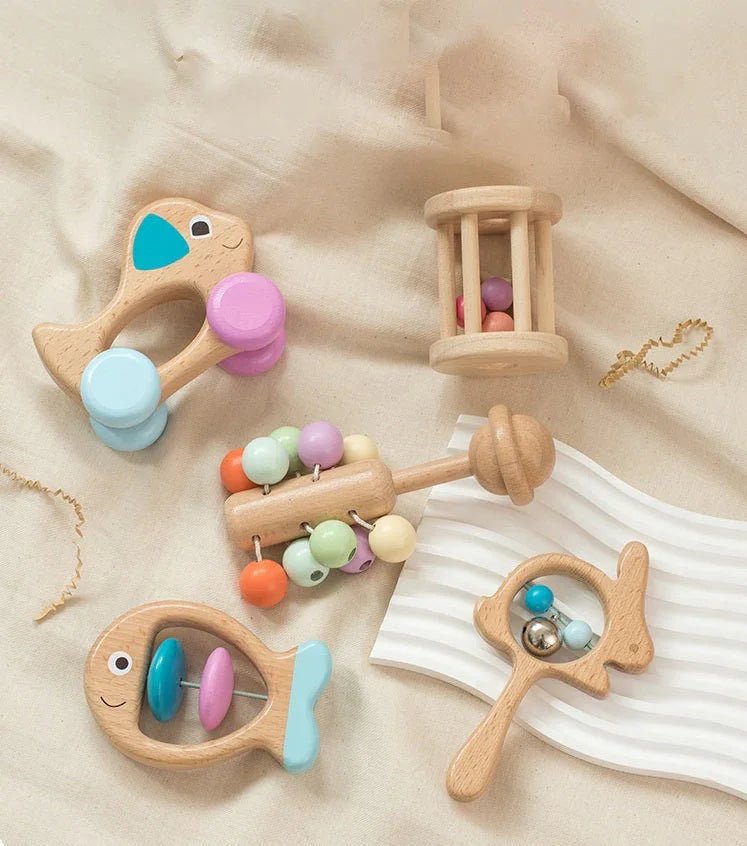 Montessori Yenidoğan Hediye Seti Ahşap Oyuncaklar ve Bez Seti - MAKKA