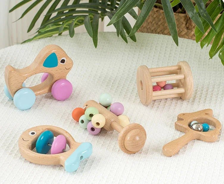 Montessori Yenidoğan Hediye Seti Ahşap Oyuncaklar ve Bez Seti - MAKKA